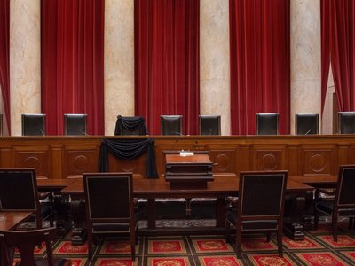 20160218_SCOTUS_courtroom_Scalia_chair.jpg