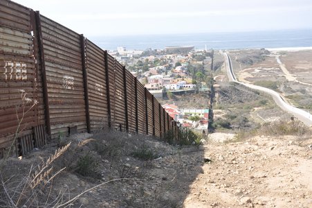 20160502_Mexico_border_wall_immigration_flickr_bbc_world_service.jpg
