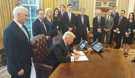 20170126_trump_executive_order.jpg