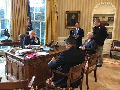 Bannon_oval_office_2.jpg