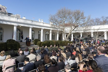 Rose_Garden_Trump.jpg