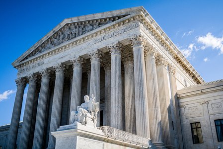 United_States_Supreme_Court_2017.jpg