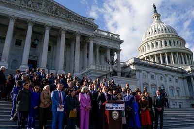 U.S. House of Representatives return to Washington for vote on shutdown